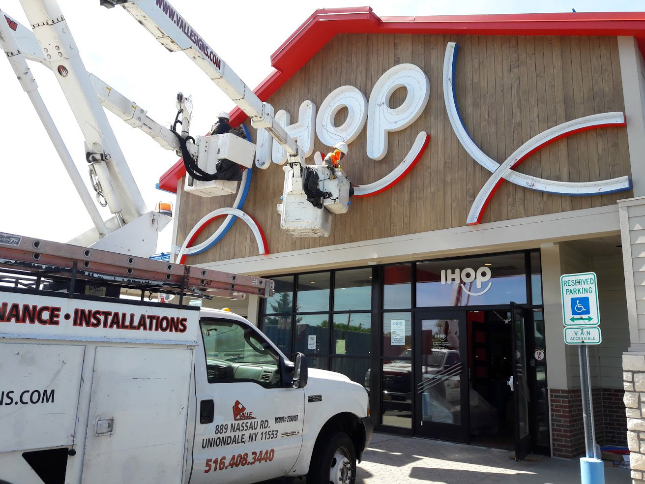 commercial-sign-installers-ny