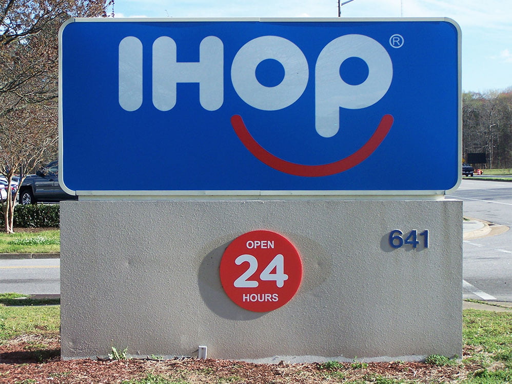 Monument signs for restaurants on Long Island 